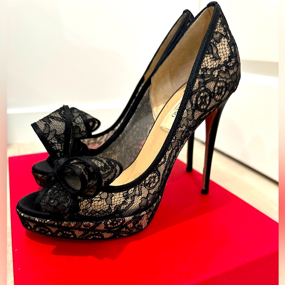 ✨New with Box! Valentino Lace Pattern Bow Pumps